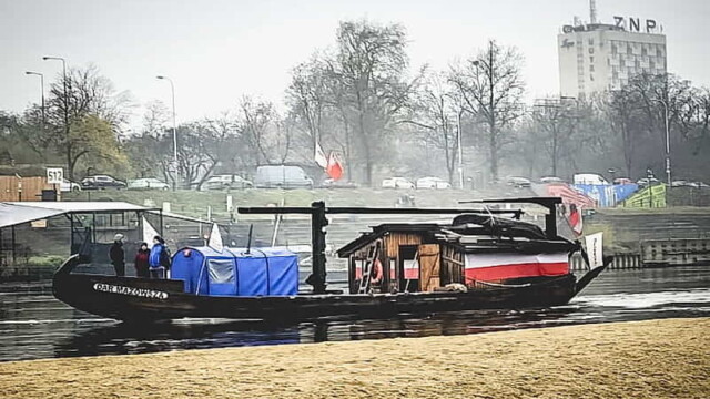 Sauna-plywajaca-po-WIsle-w-Warszawie005